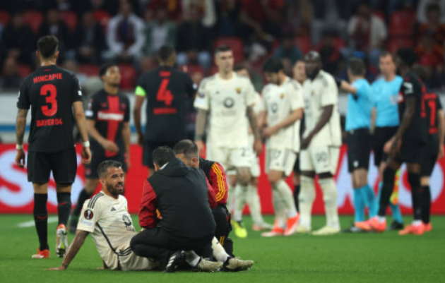 Phút 21, Roma thay người bất đắc dĩ. Leonardo Spinazzola dính chấn thương rời sân. Nicola Zalewski vào sân thay thế.