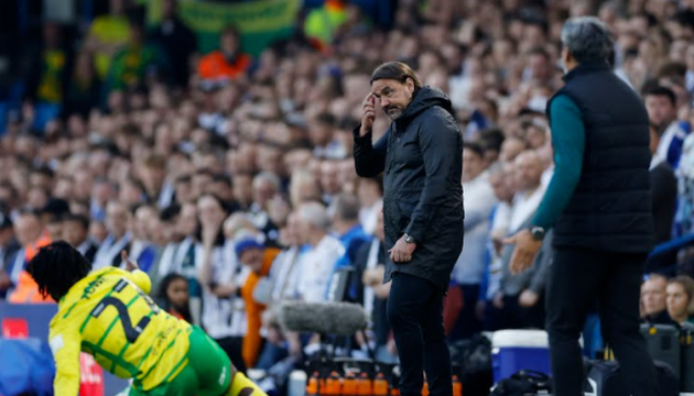 HLV Daniel Farke cùng Leeds United sẽ chạm trán Southampton hoặc West Brom ở trận chung kết.
