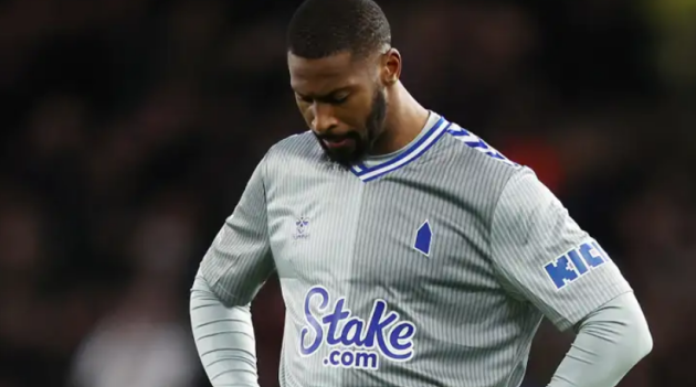 7. Beto - Everton. Beto cập bến The Toffees với mức giá 30 triệu bảng Anh. Thực tế cho thấy đây là bản hợp đồng thất bại của Everton. Beto đóng góp vỏn vẹn 3 bàn thắng sau 29 trận đấu.