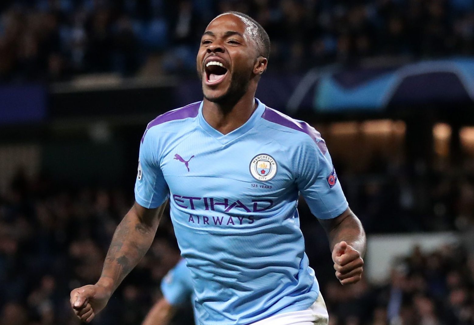 Tiền đạo trái: Raheem Sterling (Manchester City - 110 triệu euro). Những pha đi bóng lắt léo và chạy chỗ khôn ngoan của ngôi sao người Anh đã không ít lần mang về những bàn thắng quan trọng cho The Citizens.