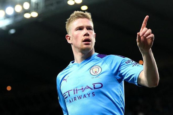 6. Kevin de Bruyne (Man City - 100 triệu euro). Việc phải ngồi ngoài một khoảng thời gian dài vì chấn thương đã khiến hành trình của chân chuyền người Bỉ ở mùa giải năm nay bị gián đoạn. Mặc dù vậy, anh vẫn được đánh giá rất cao về mặt chuyên môn.