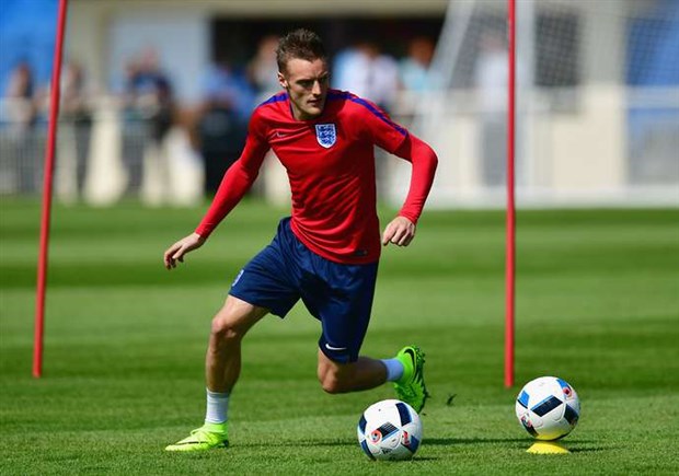 Ảnh bài viết Mua không được, Wenger quay sang chê Vardy?