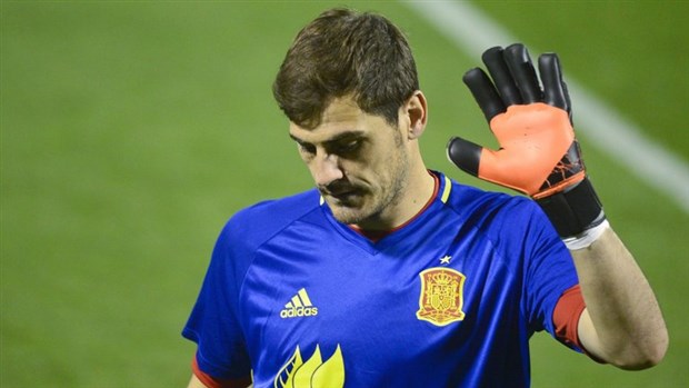 Ảnh bài viết Iker Casillas: Sao anh cứ để mọi người phải quay lưng?