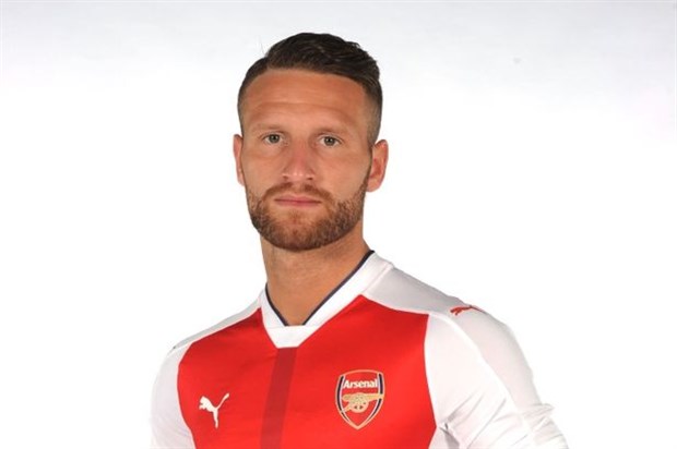 Shkodran Mustafi nhiều khả năng vẫn sẽ ra mắt đúng hẹn.