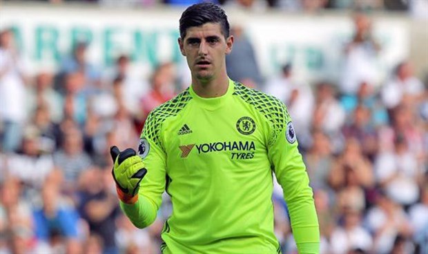 Courtois rất khó chịu với cách làm việc của truyền thông nước Anh. Ảnh: Internet.