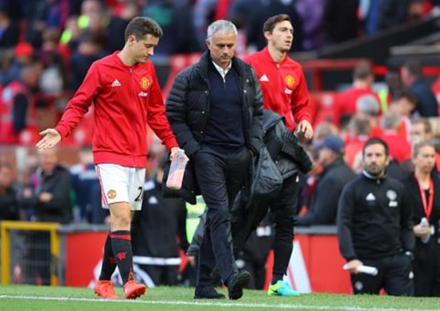 Man Utd cần phải xây dựng lại từ đầu thì mới mong thoát khỏi khủng hoảng. Ảnh: Internet.