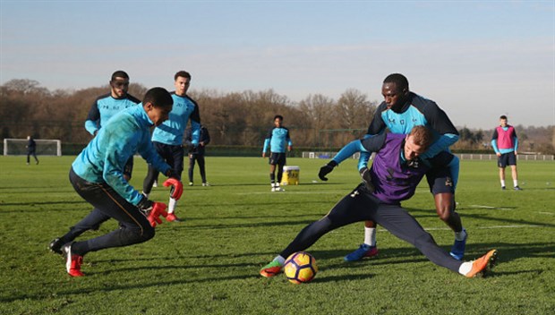 Có cảm giác như những Kane, Alli,... đang góp mặt trong một trận chiến thật sự.