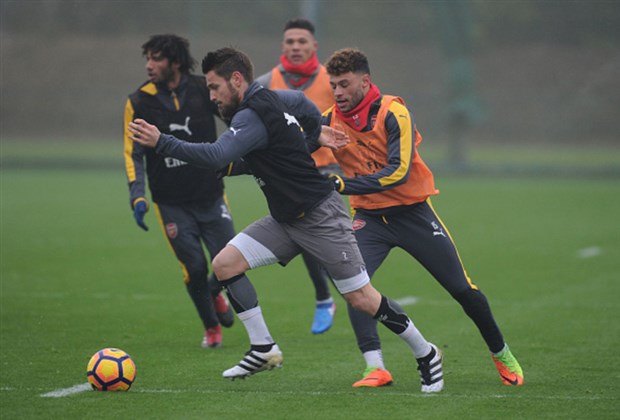 Trong mùa giải năm nay, Debuchy chỉ mới thi đấu cho Arsenal đúng 16 phút trước khi dính chấn thương trong trận đấu với Bournemouth.