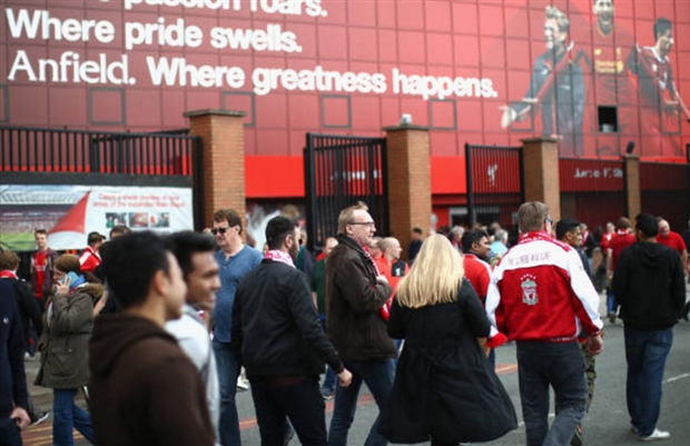 Rất nhiều CĐV của Liverpool đã có mặt tại Anfield từ rất sớm.