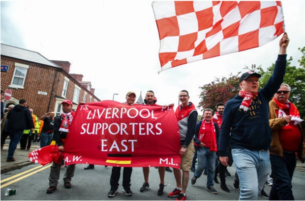 Họ rất nóng lòng được tận mắt chứng kiến các ngôi sao Phố Cảng bước vào trận đấu quyết định của mùa giải.