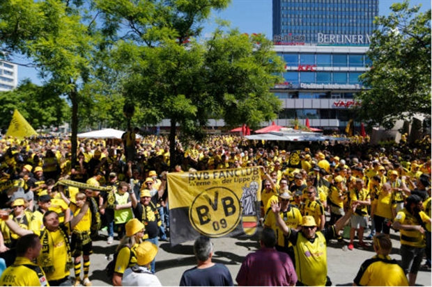 Một màu vàng truyền thống của Dortmund đang bao phủ thành phố Berlin.