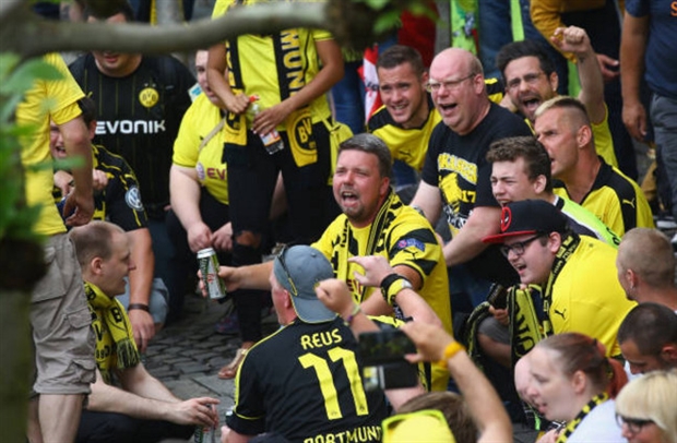 Cảnh sát căng thẳng chờ Dortmund 'khoe' cúp - Bóng Đá