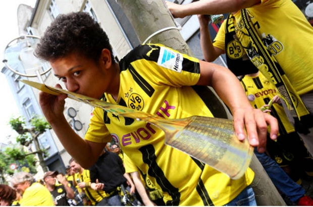 Cảnh sát căng thẳng chờ Dortmund 'khoe' cúp - Bóng Đá