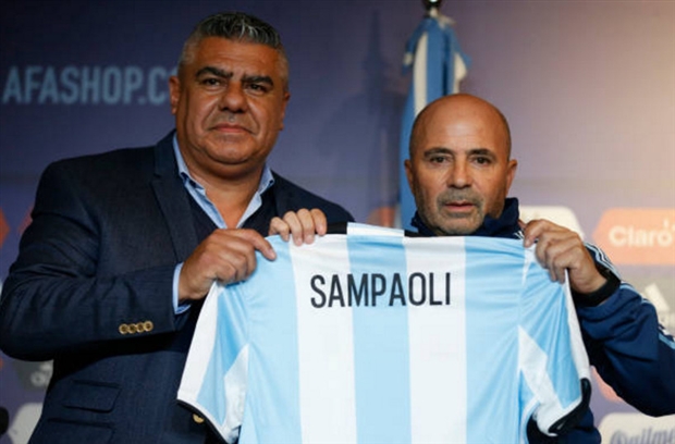 Jorge Sampaoli là người Argentina, nhưng trong sự nghiệp ông chưa từng dẫn dắt đội tuyển quốc gia nước nhà.