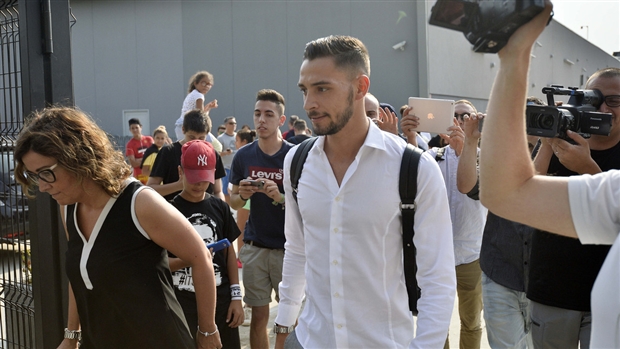 Juventus và Milan cuối cùng cũng đã đạt được thỏa thuận chiêu mộ hậu vệ này với mức giá 12 triệu euro.