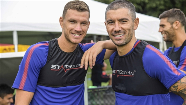 Tân binh Kolarov và người bạn cũ tại Man City - Dzeko