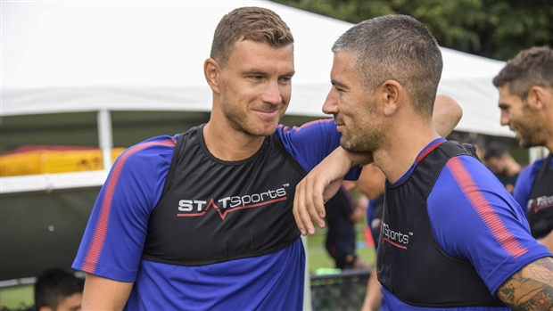 Maldini bất ngờ xuất hiện trên sân tập của Roma tại Mỹ - Bóng Đá