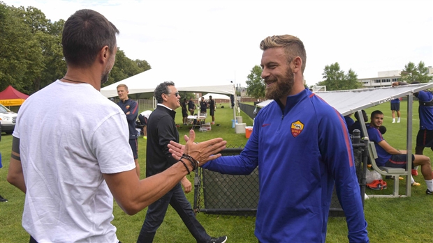 Maldini bất ngờ xuất hiện trên sân tập của Roma tại Mỹ - Bóng Đá