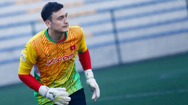 Văn Lâm đặt vé bay về Nga sau scandal bị hành hung - Bóng Đá
