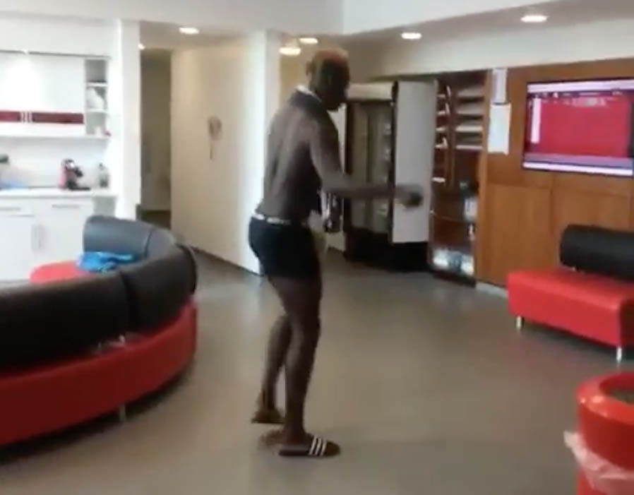 Pogba nhảy rất 'nhiệt' trong đoạn clip mới đây.