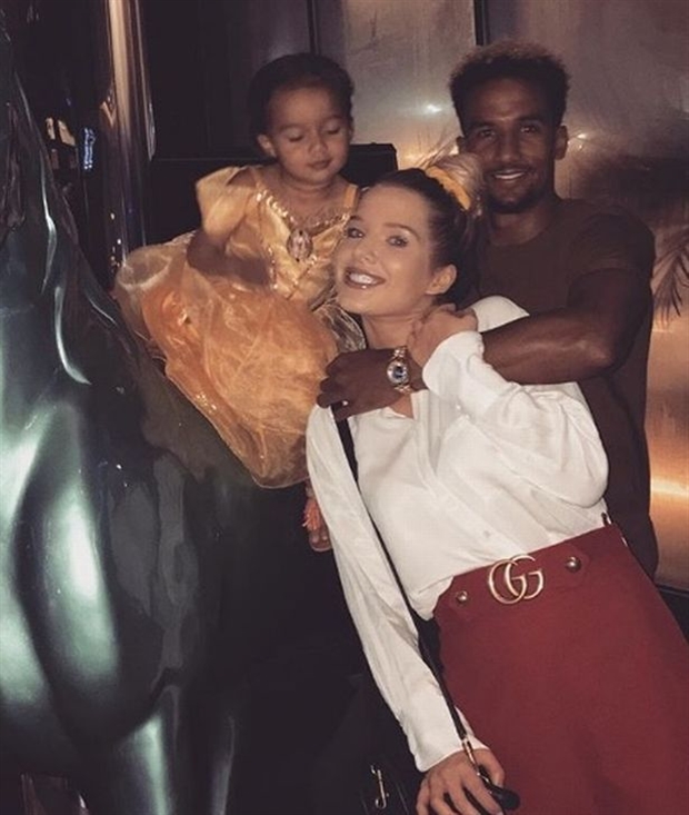 Hiện Helen Flanagan và Scott Sinclair vẫn đang cùng nhau tận hưởng những ngày nghỉ đầu năm mới.