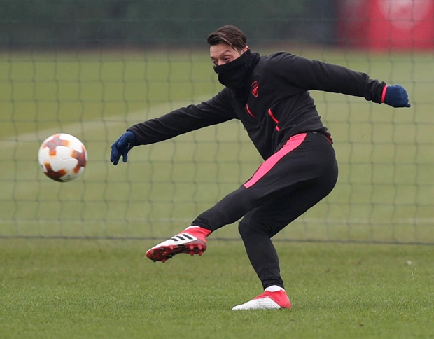 Trước việc trận đấu với Man City sẽ diễn ra vào cuối tuần này, có lẽ HLV Wenger cũng đã có những kế hoạch giữ quân.