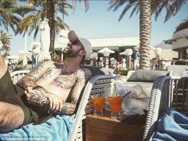 Tiền đạo Danny Ings thì đang rất biết cách hưởng thụ chuyến đi nghỉ tại Dubai.