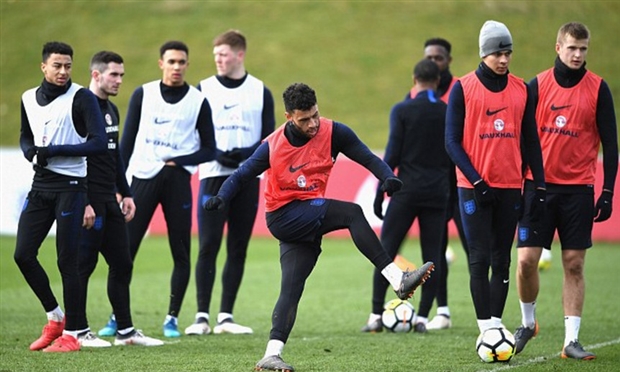 Có mặt tại St Georges Park cùng Alexander-Arnold còn có Alex Oxlade-Chamberlai