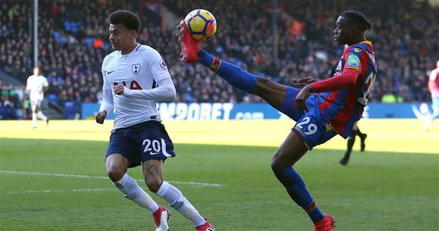 Aaron Wan-Bissaka - Crystal Palace F.C. Vị trí: Tiền vệ Tuổi: 20