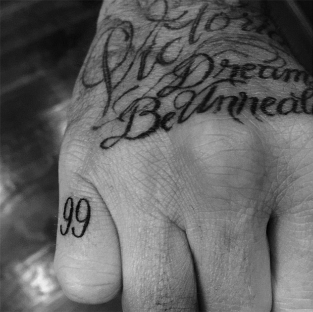 99: Năm 1999 đầy ý nghĩa của Beckham khi anh cưới Vic, và giành cú ăn ba cùng Man Utd. Đó cũng là năm Brooklyn ra đời.