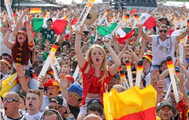 Điều đó đã tạo nên một bức tranh cổ vũ đa dạng của người Đức.