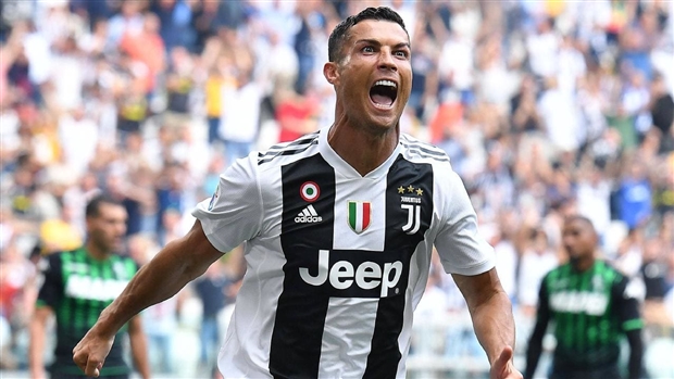 Tiền đạo: Cristiano Ronaldo (Juventus) - 33 tuổi.