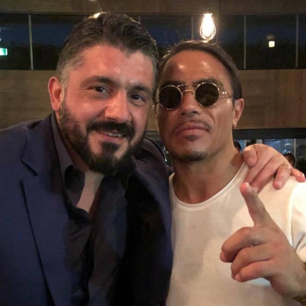 HLV AC MIlan - Gattuso chụp ảnh kỷ niệm với Nusret Gokce.