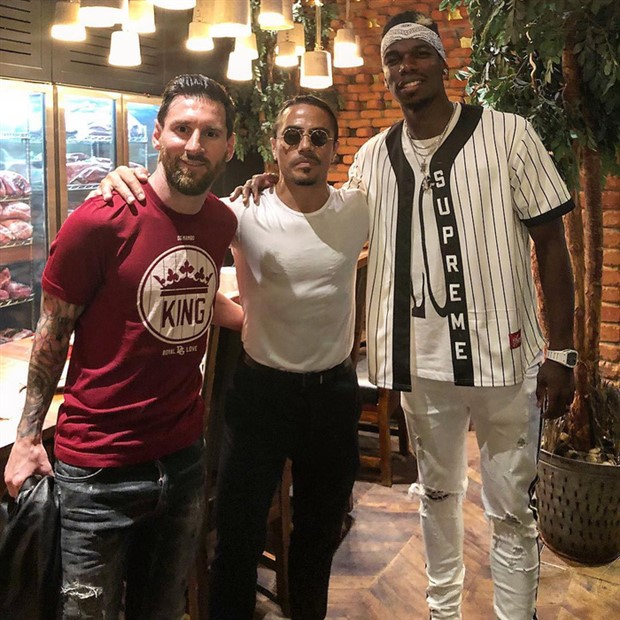 Messi và Pogba trong một lần ghé thăm quá của Nusret Gokce.