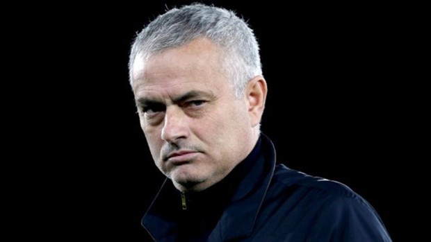 Mourinho trở lại Chelsea, bị sa thải, đến Man Utd và bị sa thải.