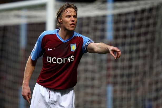 Lá chắn thép một thời của Aston Villa - Martin Laursen.