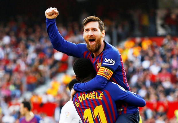Trong khi hậu vệ Jordi Alba thì đã nhận định rằng: "Với Messi, mọi bàn thắng và kiến tạo, anh ấy tạo ra luôn làm thỏa mãn mọi người. Anh ấy thật phi thường. Chúng ta sẽ chẳng bao giờ tìm được ai như anh ấy. Anh ấy là độc nhất trong làng túc cầu."