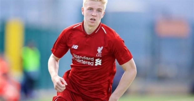 Trung phong Luis Longstaff 18 tuổi (24-02-2001)