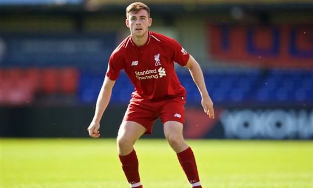 Hậu vệ trái Tony Gallacher 20 tuổi (23-07-1999)