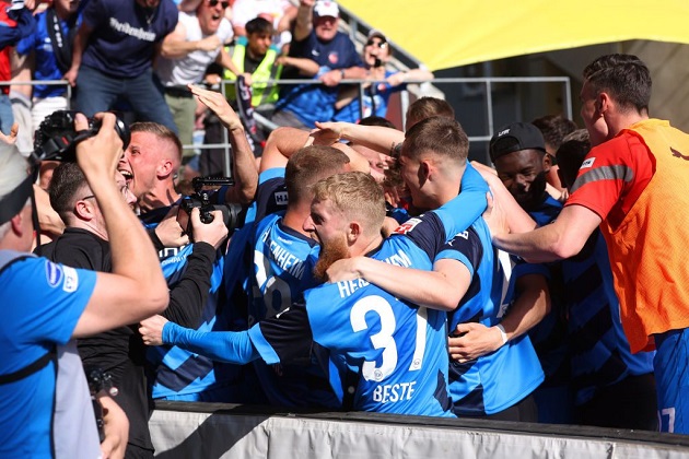 Những cuộc đua tranh suất thăng hạng kịch tính như của Heidenhem và Hamburg mùa 22/23 là thứ mà Bundesliga 2 có thể tự hào làm tốt hơn Bundesliga.