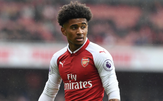Reiss Nelson khi còn thi đấu cho đội trẻ của Arsenal.