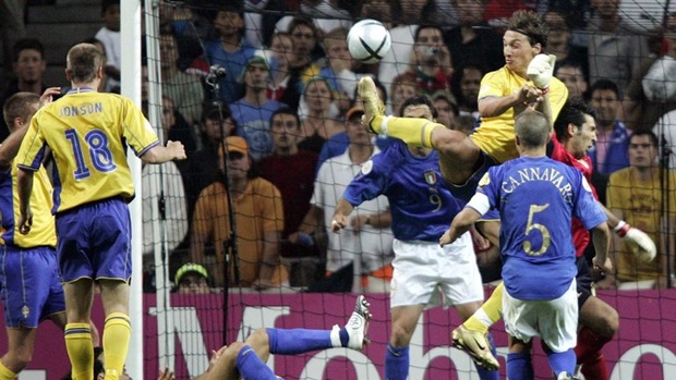 Azzurri tự đẩy mình vào thế khó khi để Thụy Điển cầm chân với tỷ số 1-1. Ảnh: Internet.