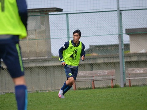 Tuấn Anh tập luyện cùng Yokohama FC trước trận đấu gặp Mito Hollyhock chiều 8/6. Ảnh: Internet.
