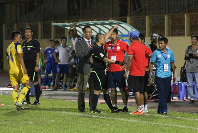 Ảnh bài viết Trọng tài Việt và những nụ cười nhếch mép