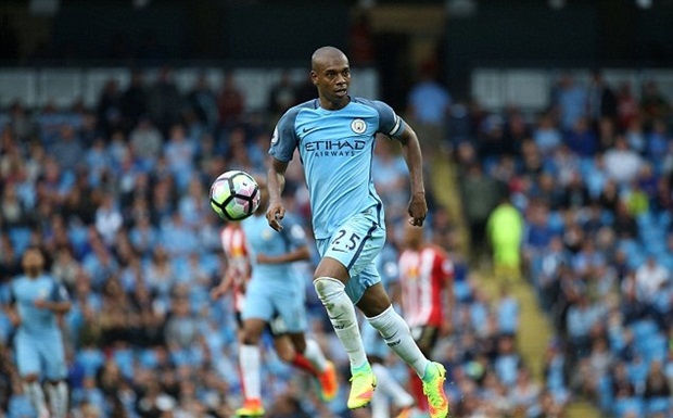 Fernandinho là nhân tố quan trọng nhất trong lối chơi của Man City dưới thời Pep Guardiola. Ảnh: Internet.