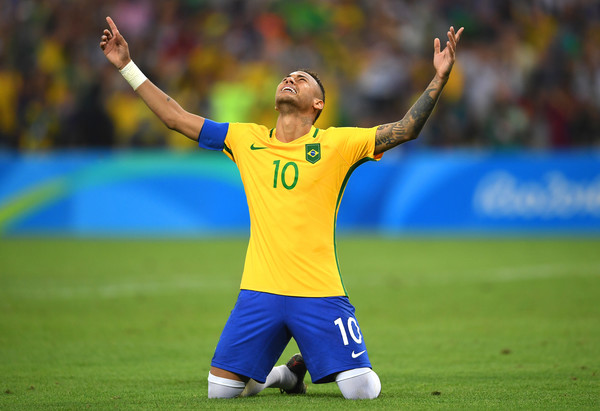 Ảnh bài viết Neymar, bỏ chức vị để thoả... say tình