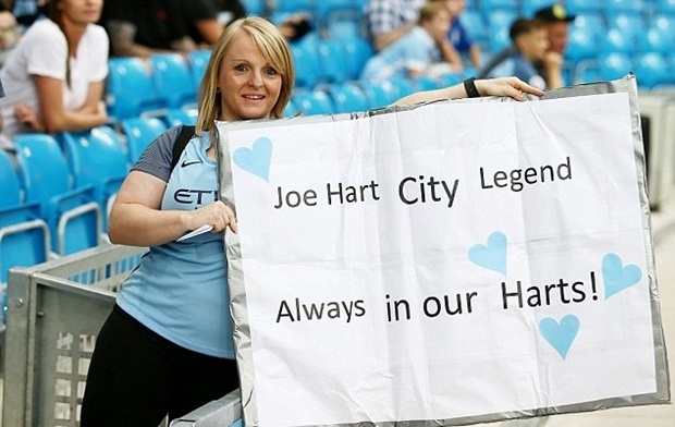 Người hâm mộ Man City dành những lời nhận xét tốt đẹp cho Joe Hart. Họ khẳng định anh là huyền thoại ở sân Etihad và luôn trong trái tim mọi người. Ảnh: Internet.