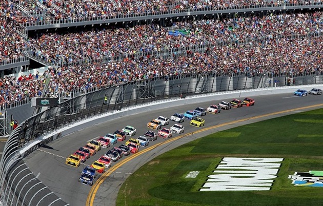 9. Daytona 500 (133 triệu USD): Được mệnh danh là “Thánh địa xe đua”, Daytona 500, chặng đua dài 500 dặm (805 km), do Hiệp hội xe đua thương mại Mỹ (NASCAR) tổ chức tại bãi biển Daytona ở tiểu bang Florida (Mỹ) mỗi năm thu hút sự quan tâm của hàng ngàn tín đồ tốc độ.