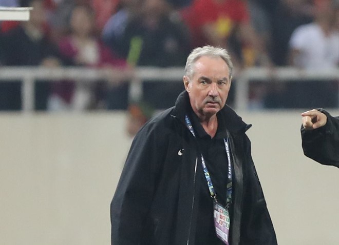 HLV Alfred Riedl có lần thứ ba vào chung kết AFF Cup. Ảnh: Tùng Lê.