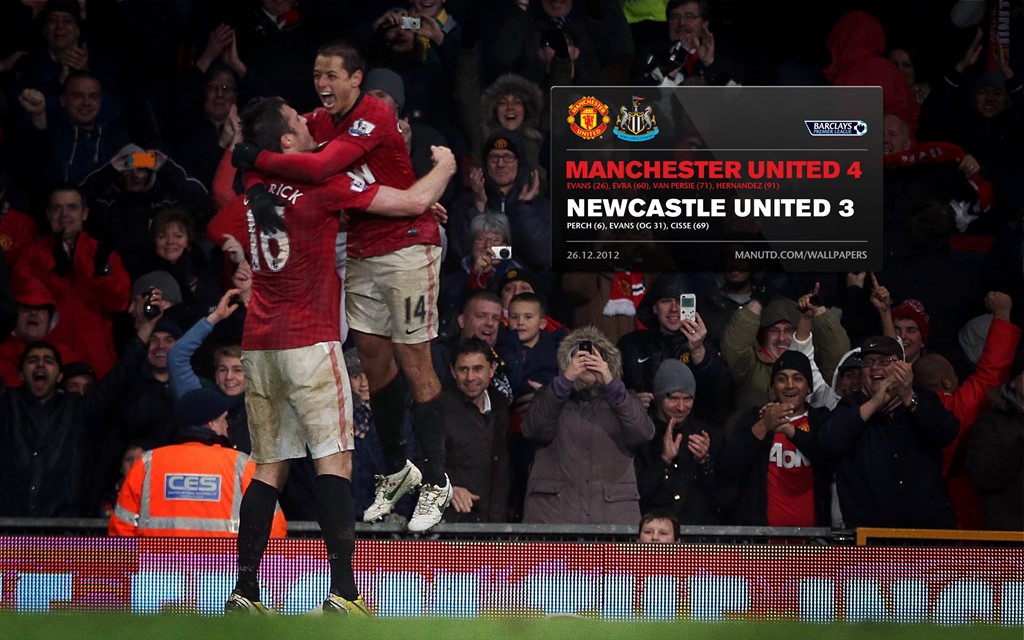 1. MU 4-3 Newcastle (2012): Trận đấu ngày Lễ tặng quà cuối cùng của Sir Alex Ferguson. Bị Newcastle dẫn 3-2, MU thắng ngược 4-3 với bàn ấn định tỷ số được Chicharito được ghi ở “Fergie Time”. Trong lần gần nhất vô địch Ngoại hạng Anh (2012/13), Quỷ đỏ Manchester trở thành chuyên gia ngược dòng của mùa giải với những pha thoát hiểm ngoạn mục. Ảnh: Getty Images.